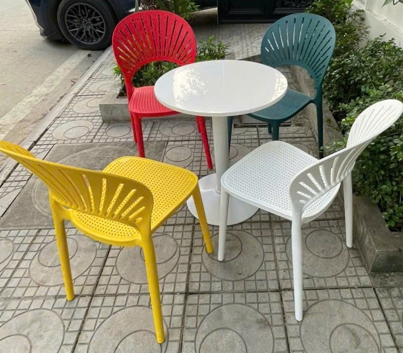 ghế nhựa đúc lưng hình quạt